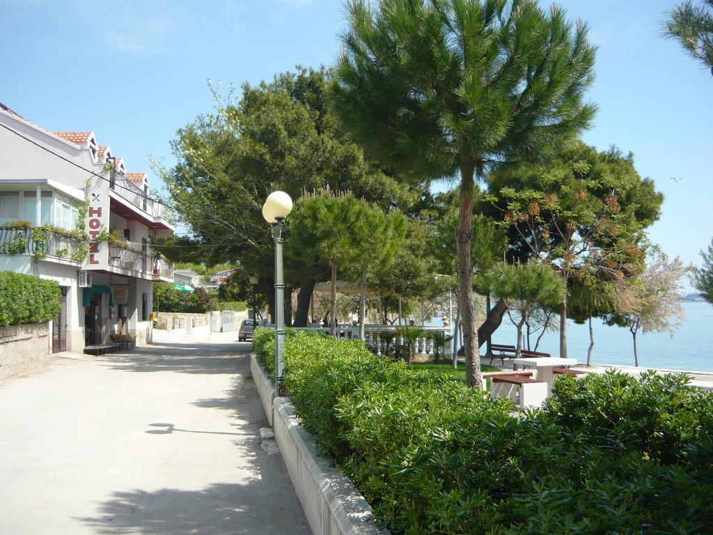 Hotel Tamaris Kaštela Dış mekan fotoğraf