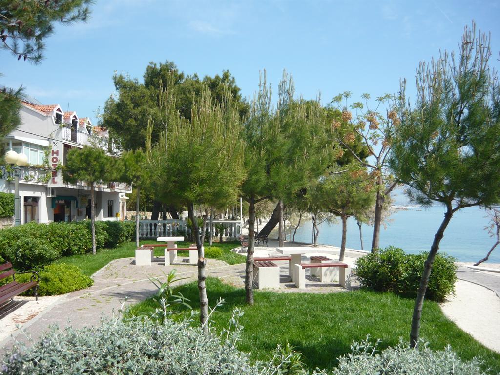 Hotel Tamaris Kaštela Dış mekan fotoğraf