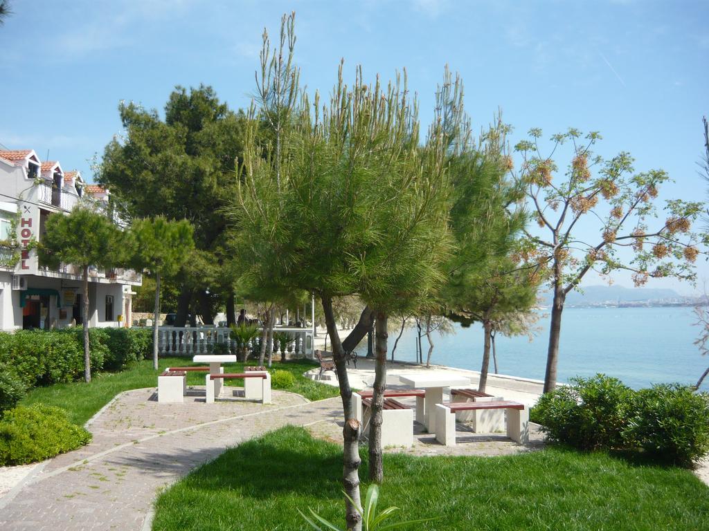 Hotel Tamaris Kaštela Dış mekan fotoğraf