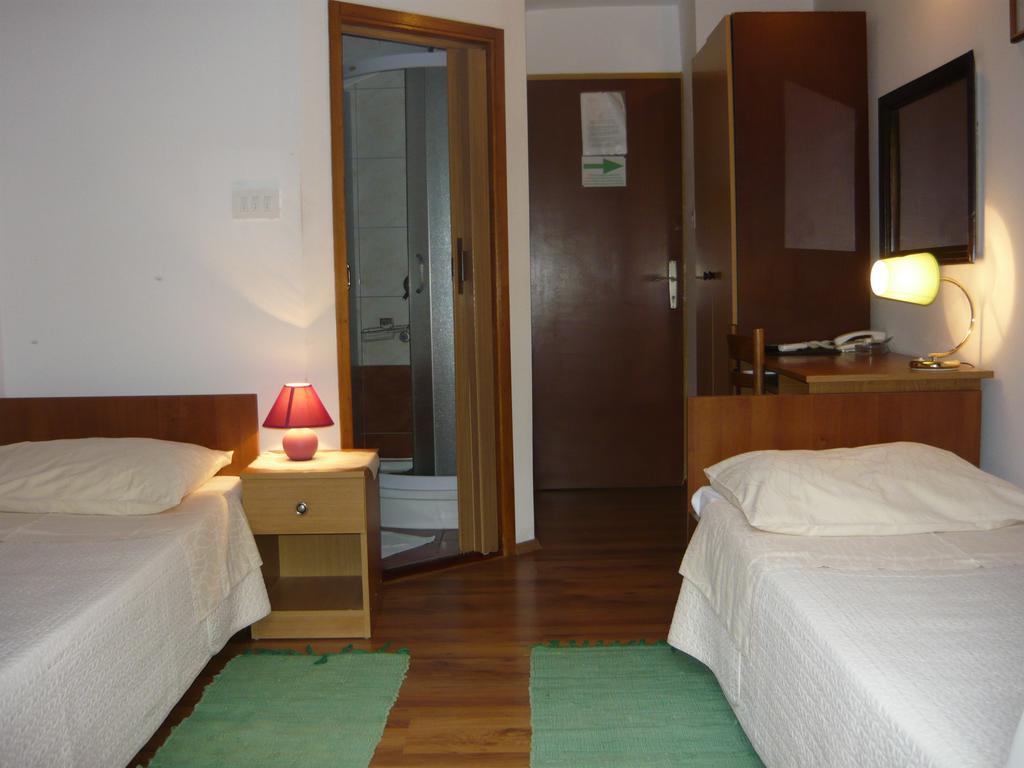 Hotel Tamaris Kaštela Dış mekan fotoğraf